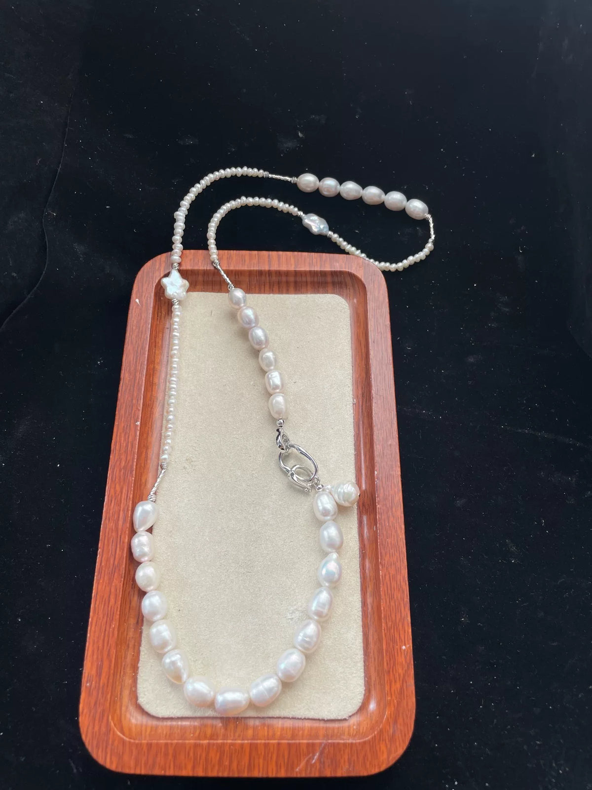 Colar de Pérolas Naturais com Flor de Ameixeira e Estrela