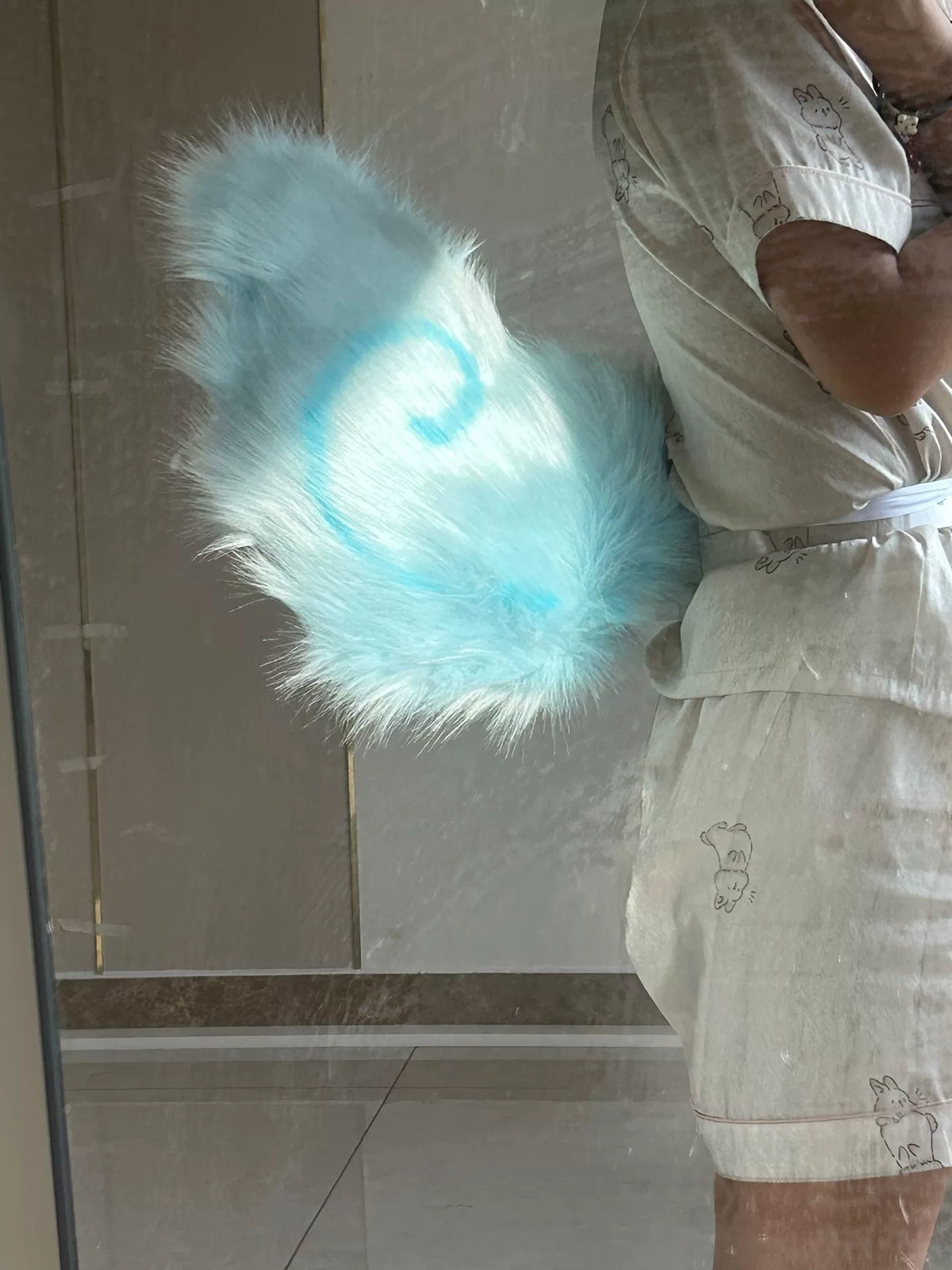 Accesorio de cola de animal de fantasía en peluche azul