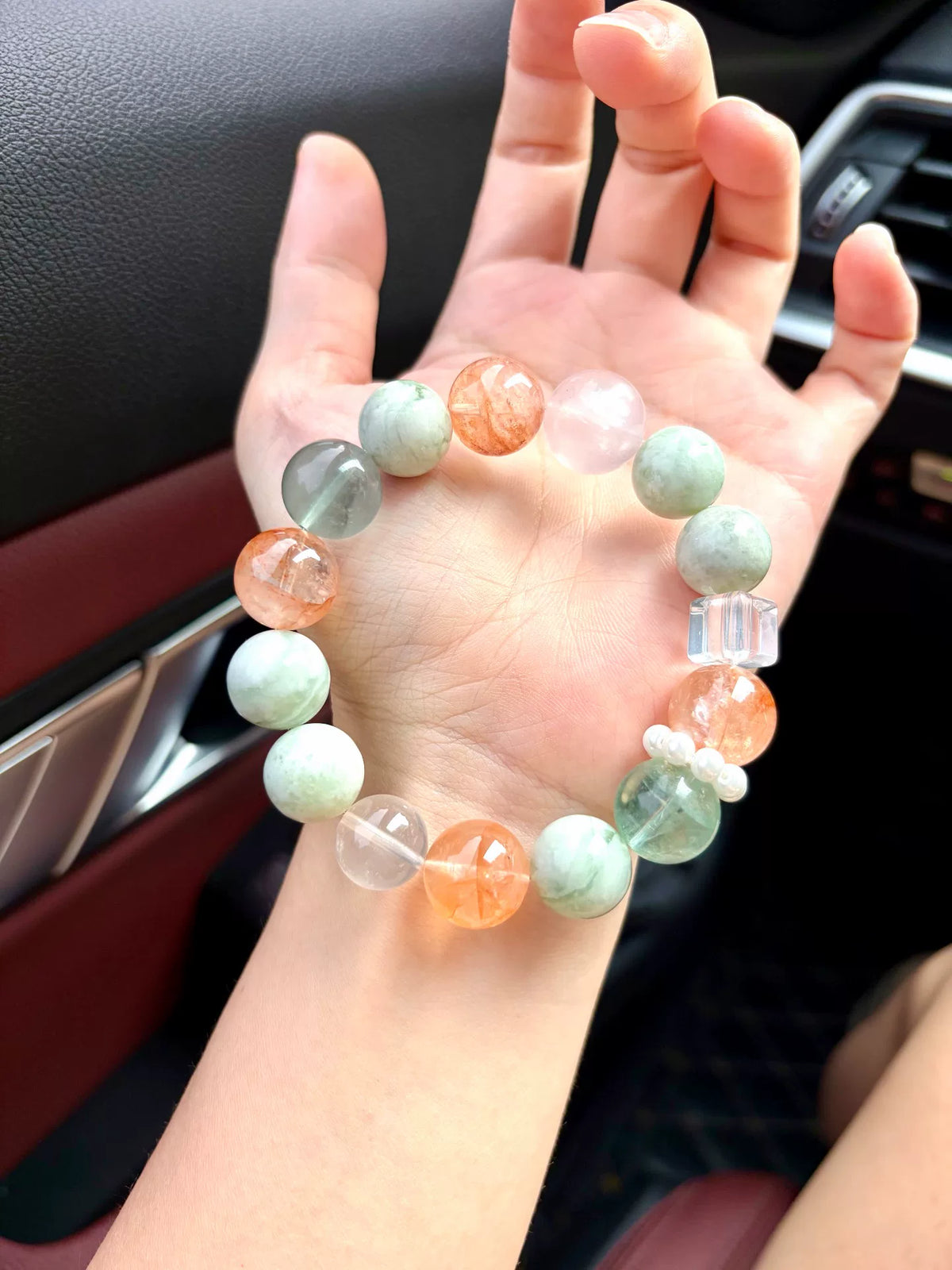 Gult grönt pärlat stenarmband 16 cm
