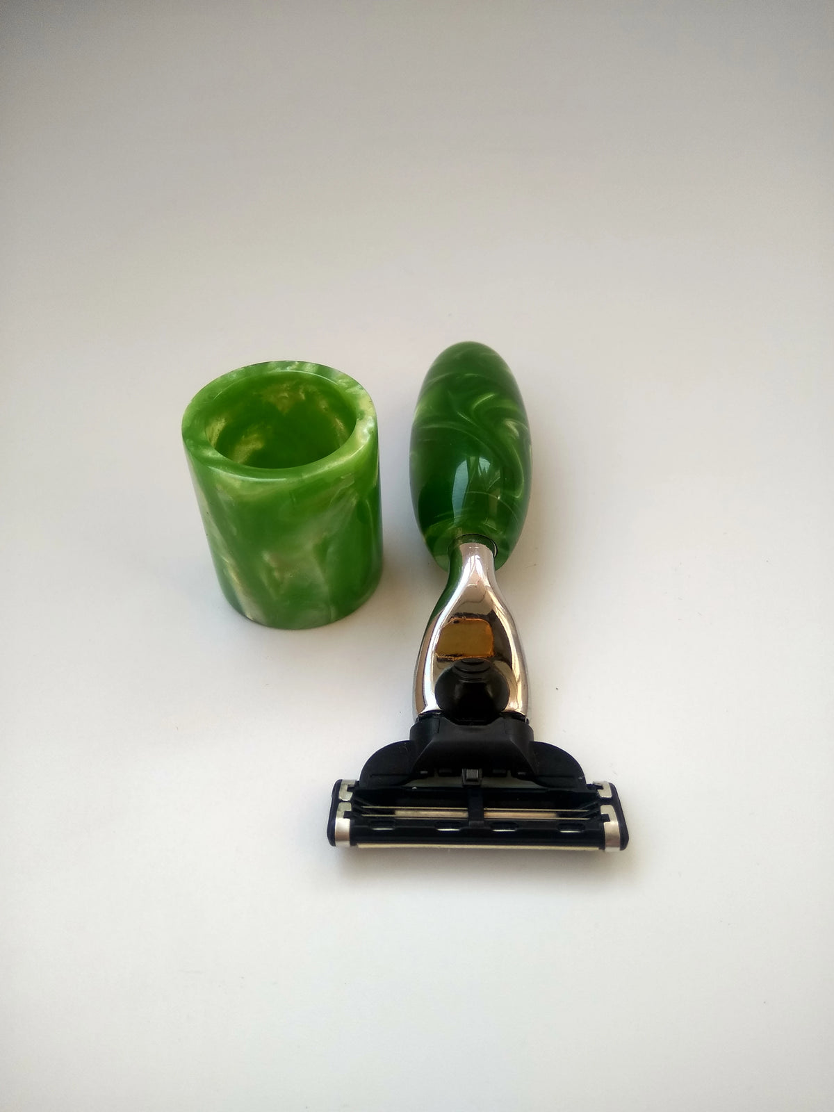Women Manual Shaver Green Handle