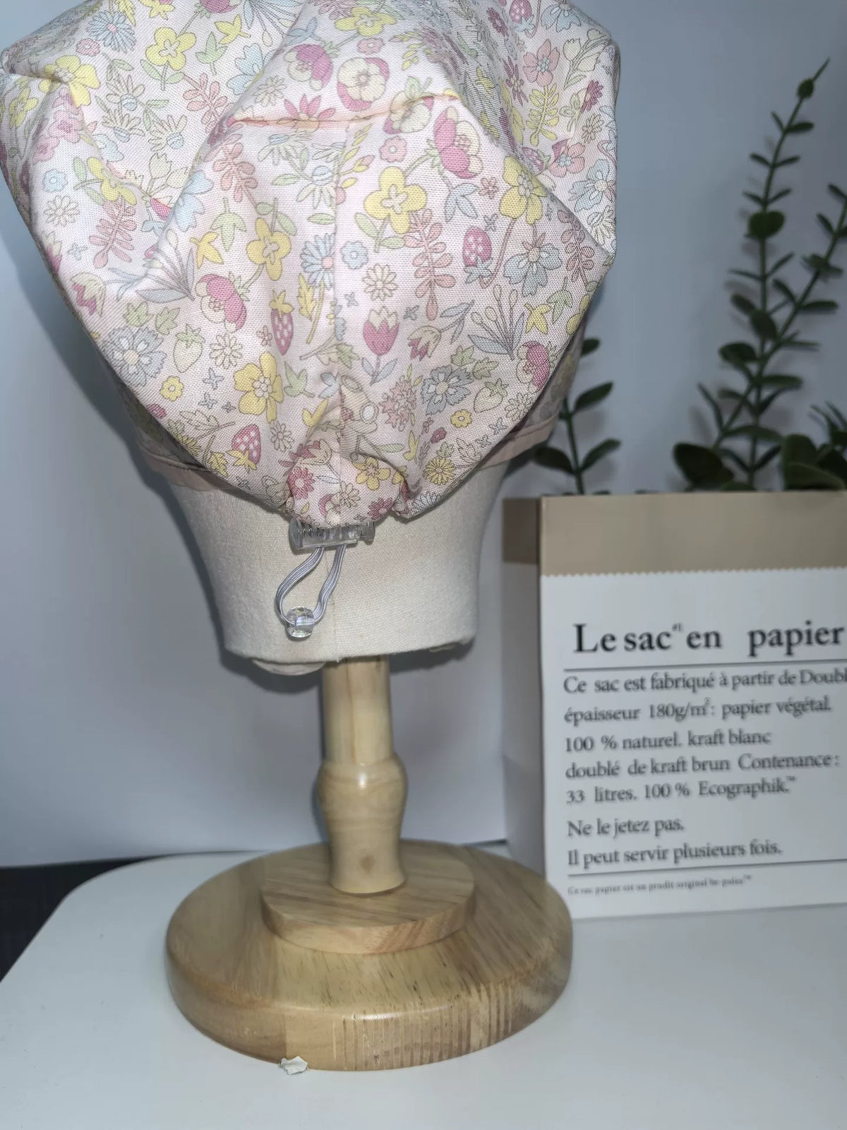 Charlotte chirurgicale en coton floral avec bord rose poudré