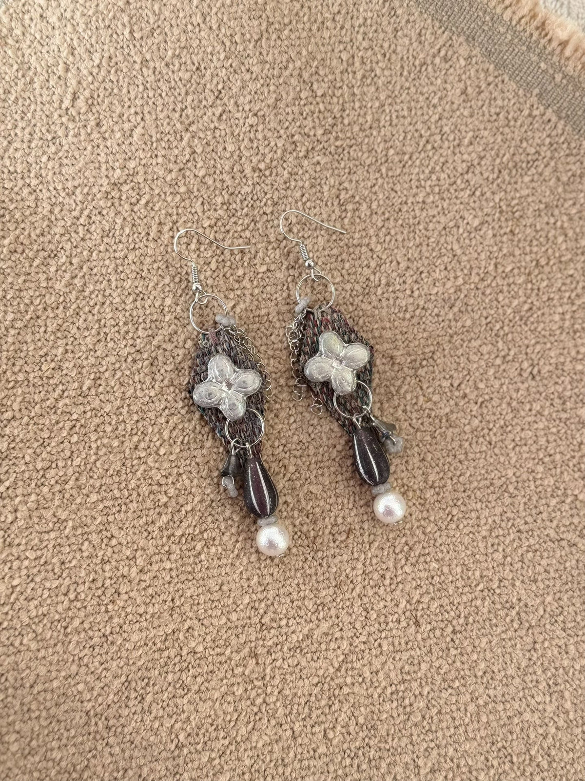 Brincos Suspensos com Pingente de Flor em Tweed Feitos à Mão