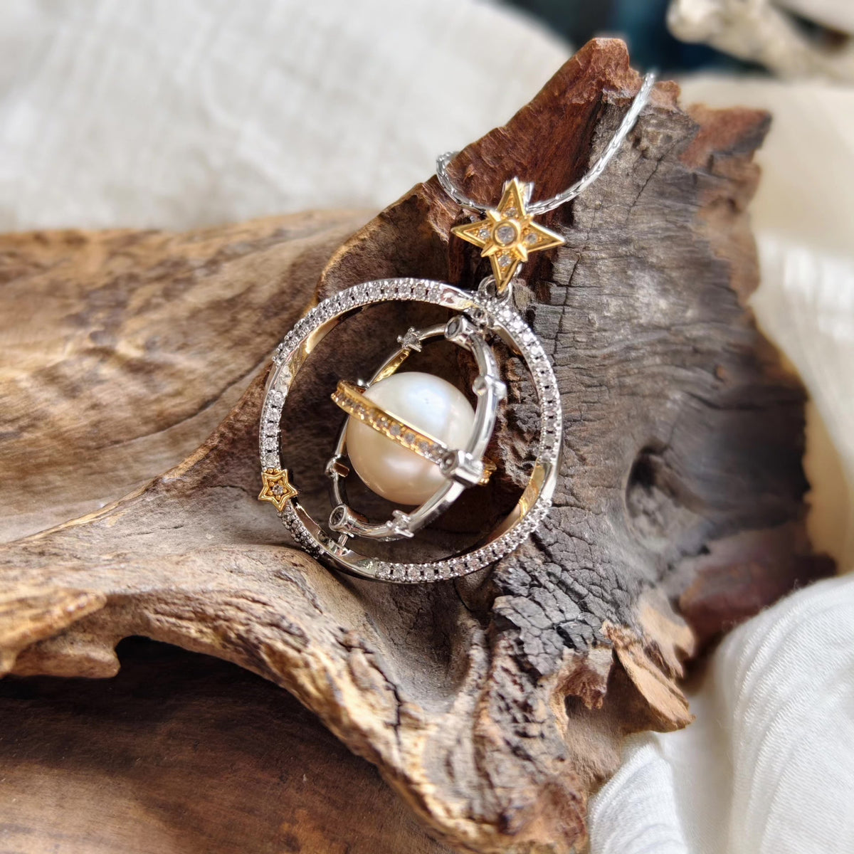 Rotating Planet Pendant Necklace with Natural Pearl