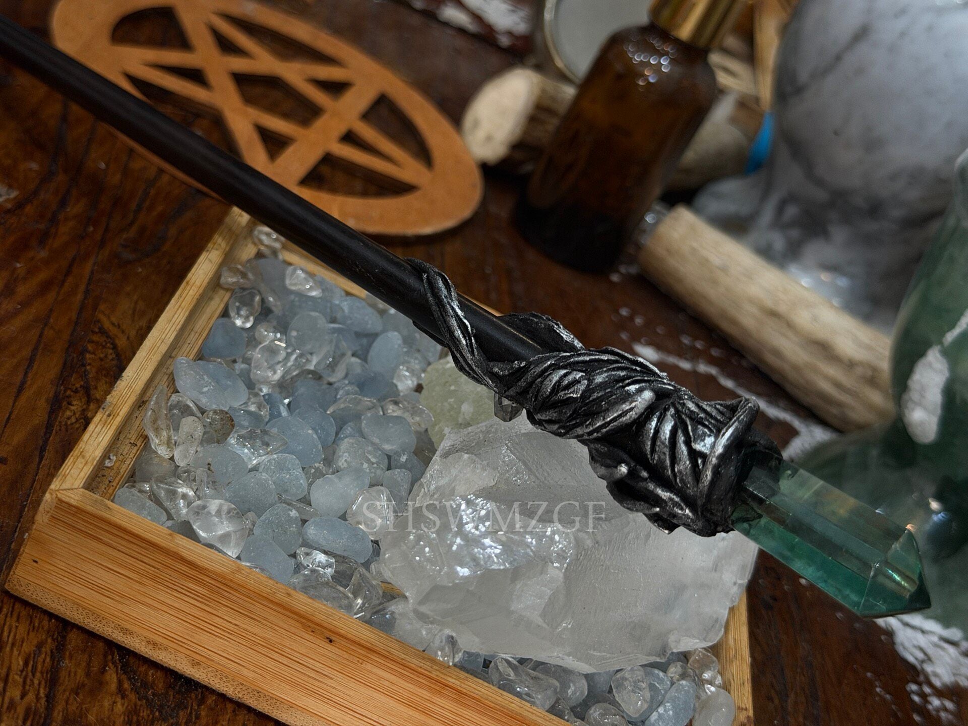 28cm Green Gemstone Wand with Twisted Vine Metal Handle
