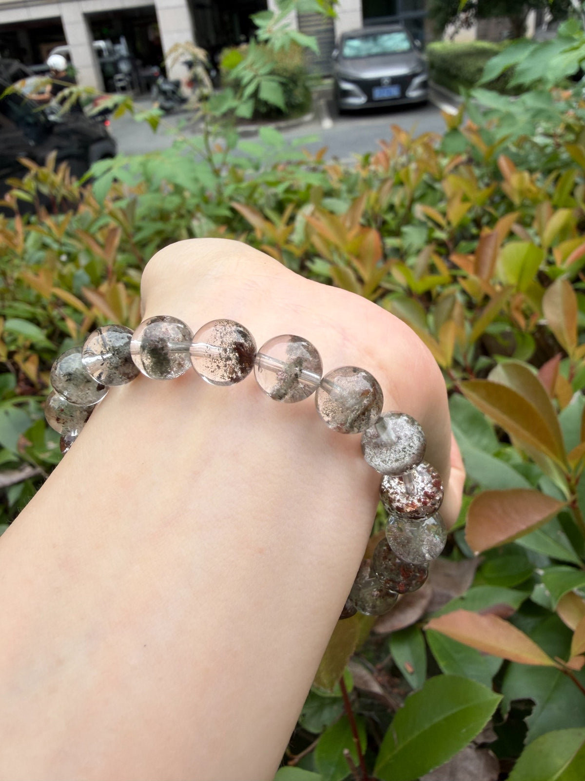 Pulsera de cuarzo fantasma verde brasileño y madera de agar