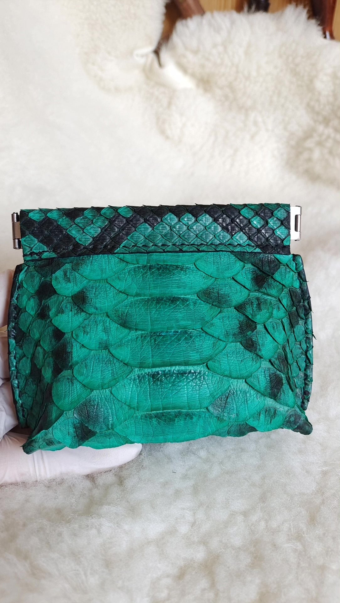 Bolsa de Terço em Couro de Escamas de Dragão Feita à Mão