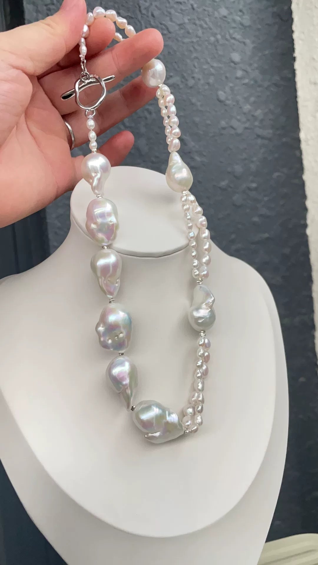Collier de perles baroque d'eau douce irisé