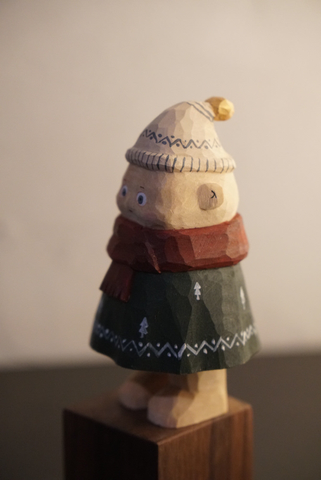 Handgefertigte Weihnachts-Panda-Figur aus Holz