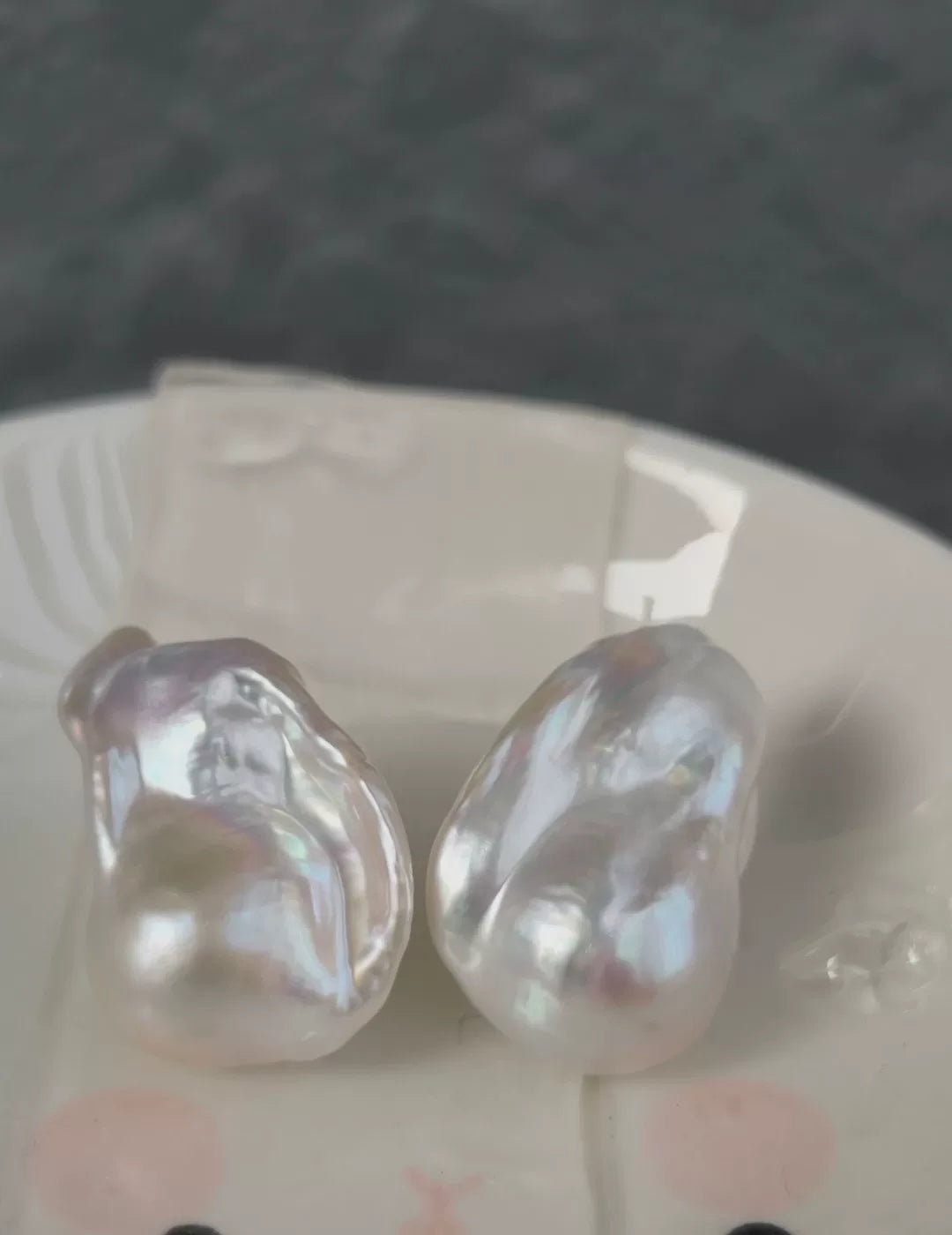 Paire de perles baroques d'eau douce blanches et roses