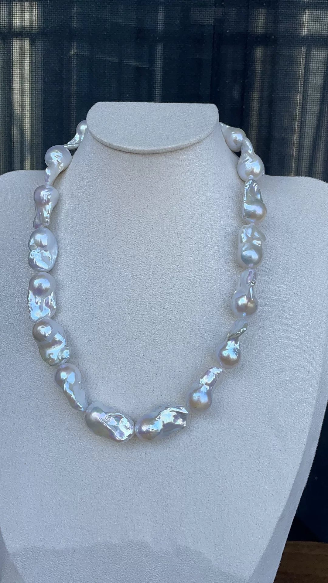 Collana Lunga Perle d'Acqua Barocche per Maglione