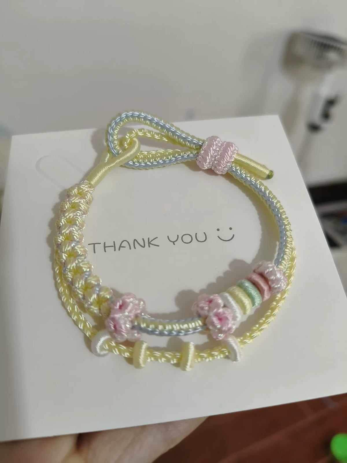 Handgevlecht Geel Blauw Gradient Armband met Bloem-accenten