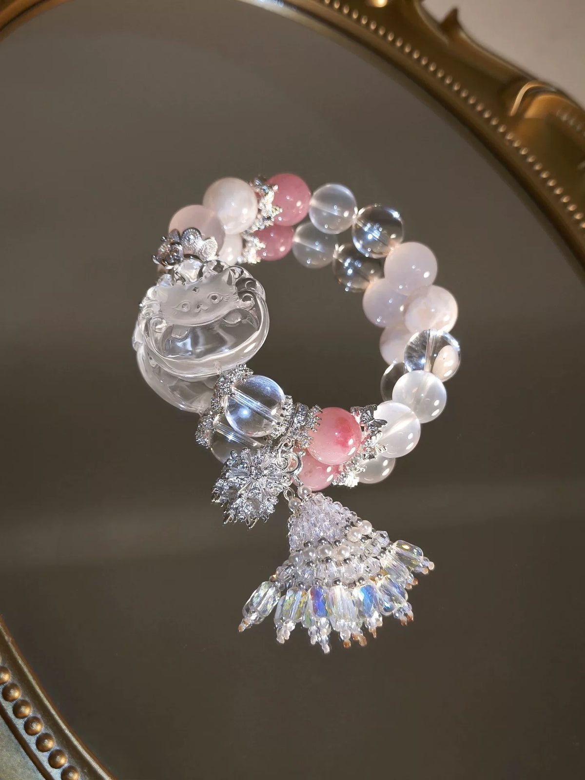 Bracelet en perles de quartz blanc avec dragon-renard sculpté