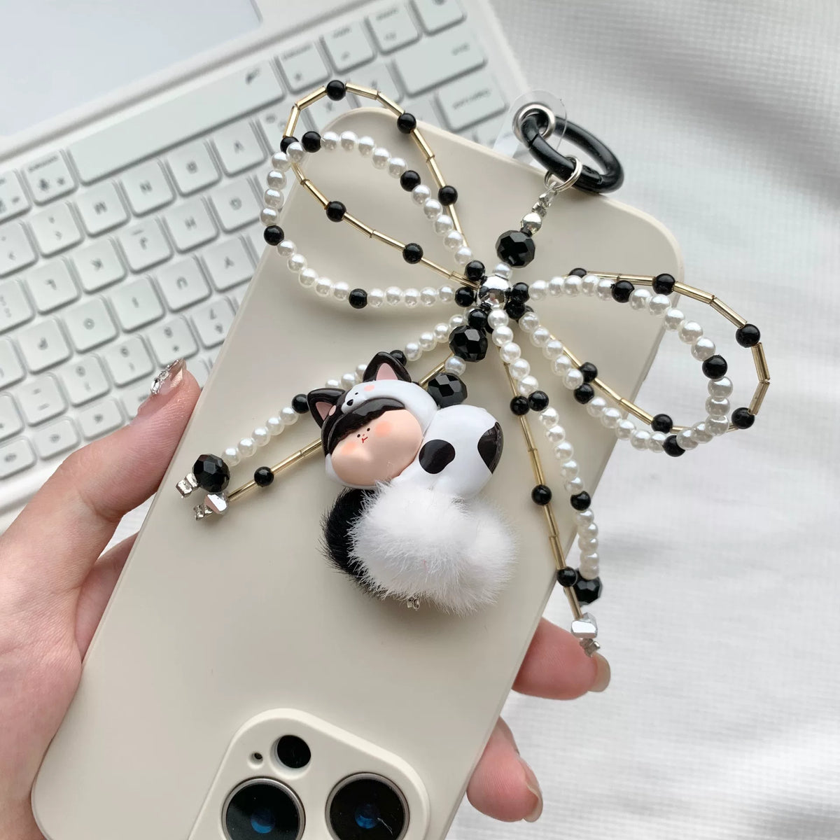 Bulldog charm met kralen stri