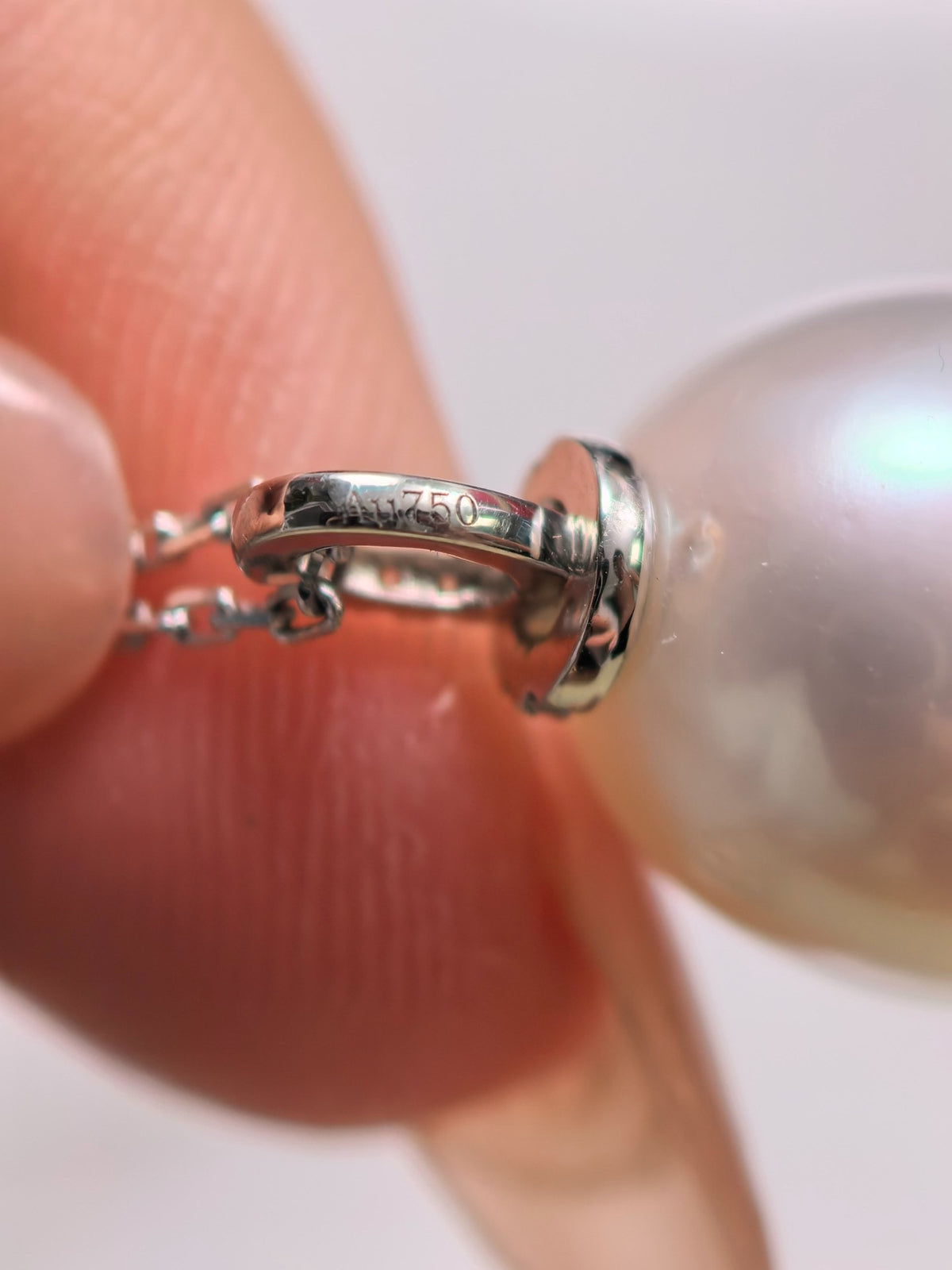 13mm Äggpärla med halsband i 18k vitt guld