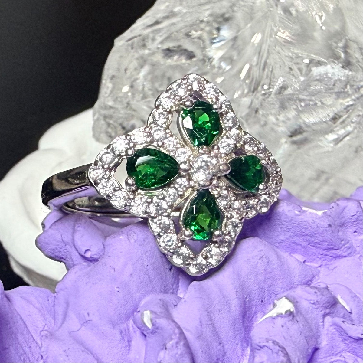 Anello aperto trifoglio in tsavorite verde e argento 925