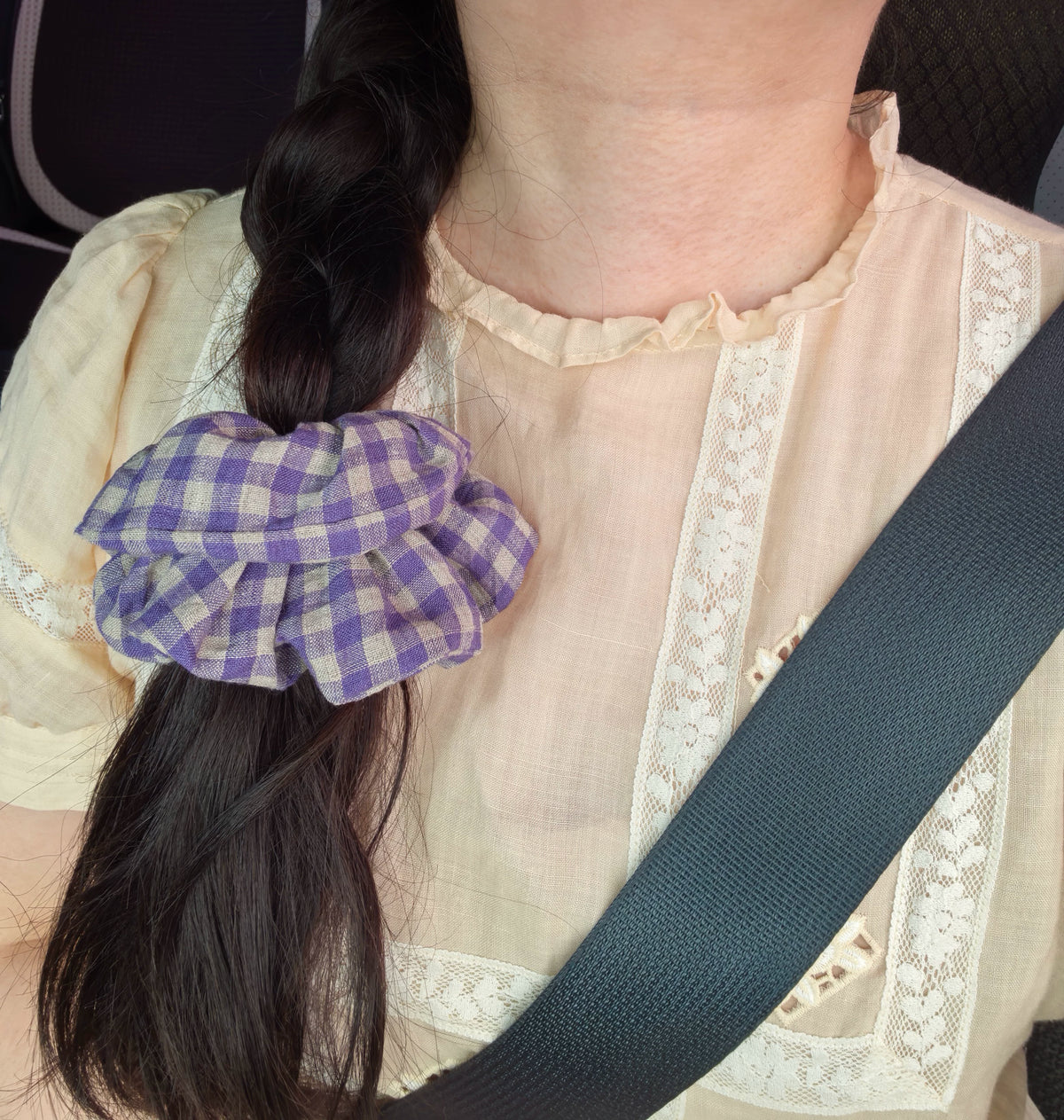 Scrunchie per capelli in lino a quadretti viola