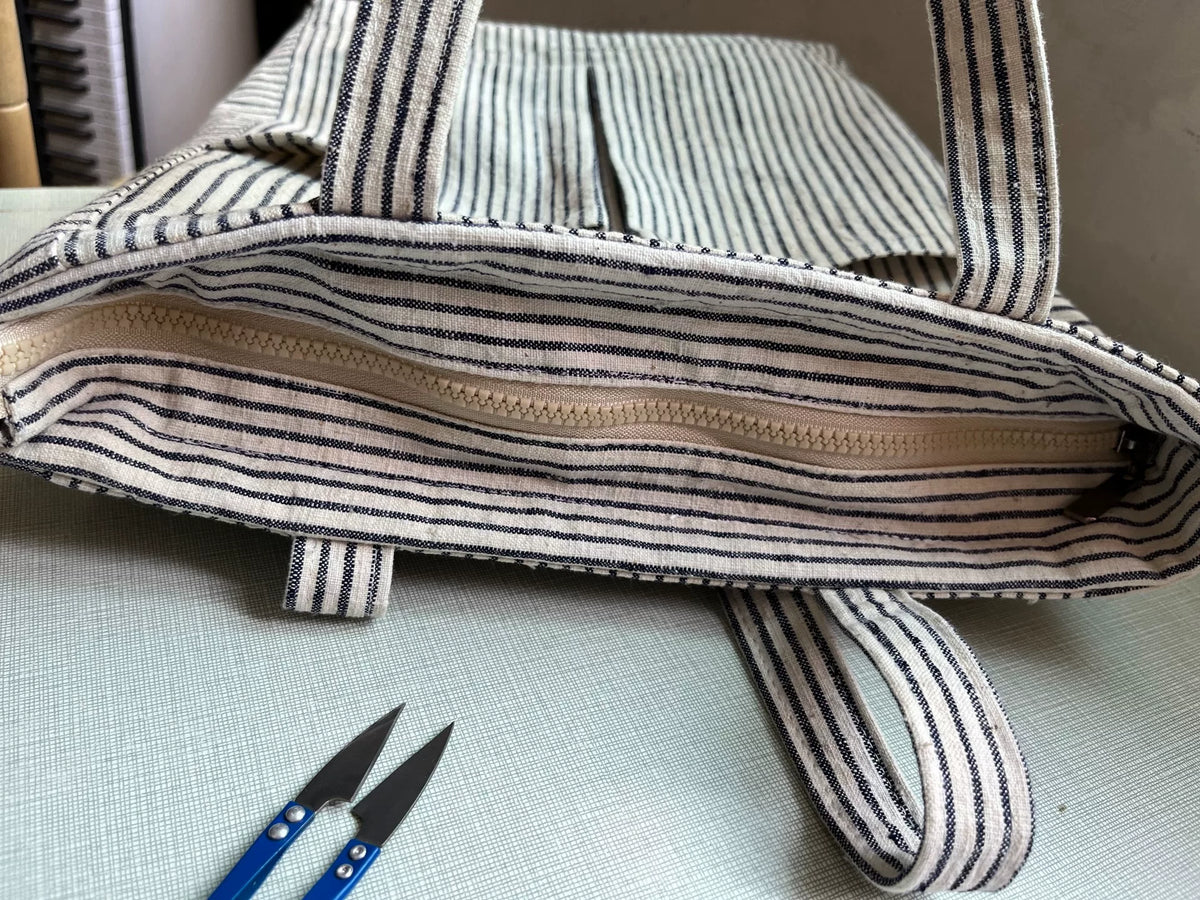 Gestreifte Schultertasche aus Baumwoll-Hausgewebe