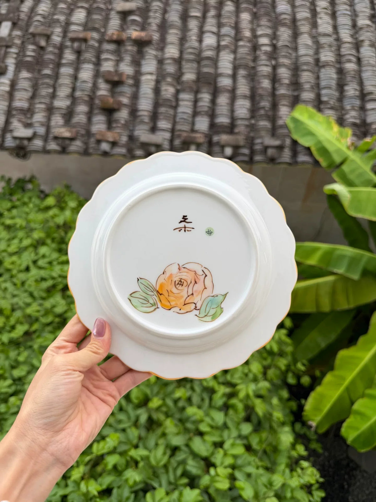 Piatto in ceramica fatto a mano con coniglio angelo