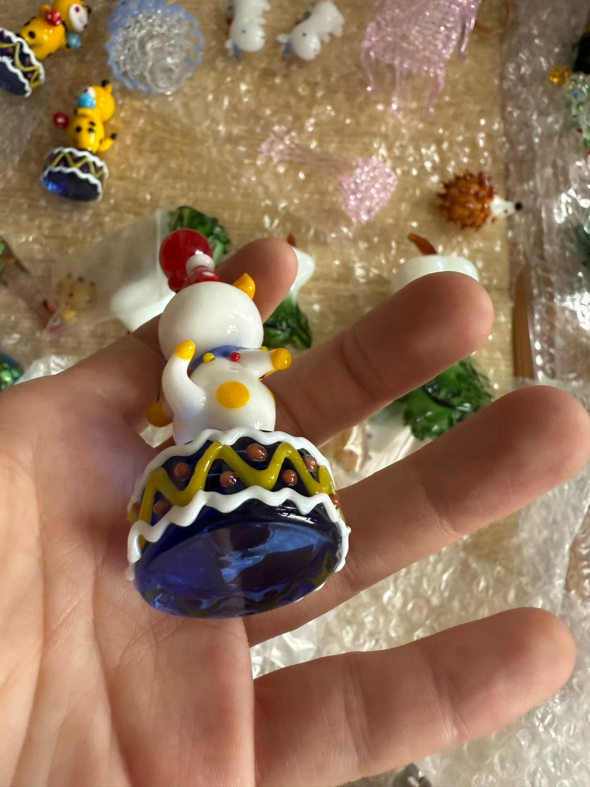 Handgefertigte Glas-Katzen-Clown-Figur zum Drehen