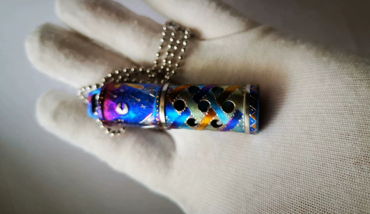 Flacon pendent pour parfum en titane EDC 69mm