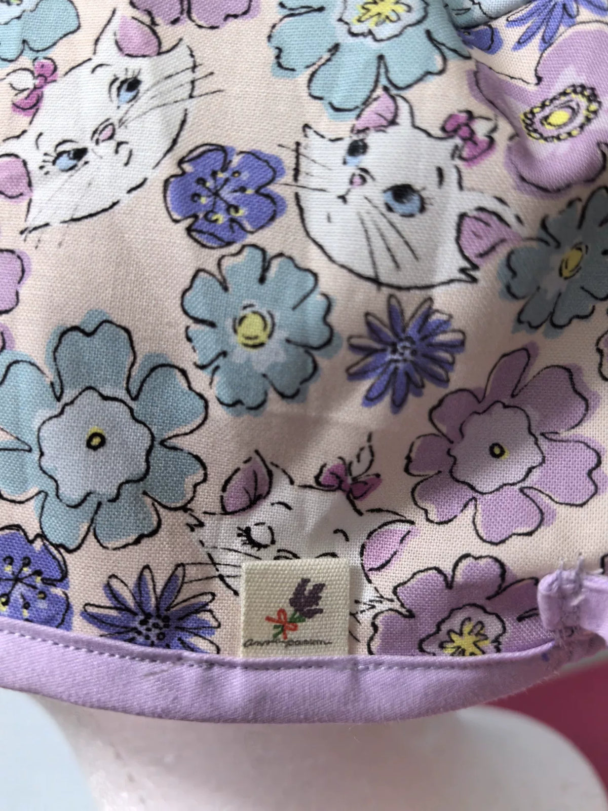 Katoenen operatiemut met kittens en bloemen