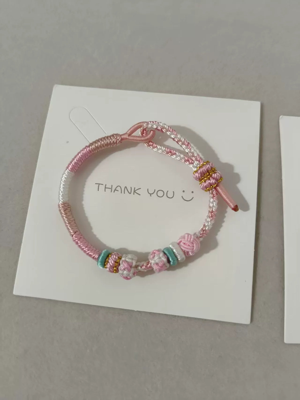 Bracelet tissé dégradé rose et nœud fleur de prisier