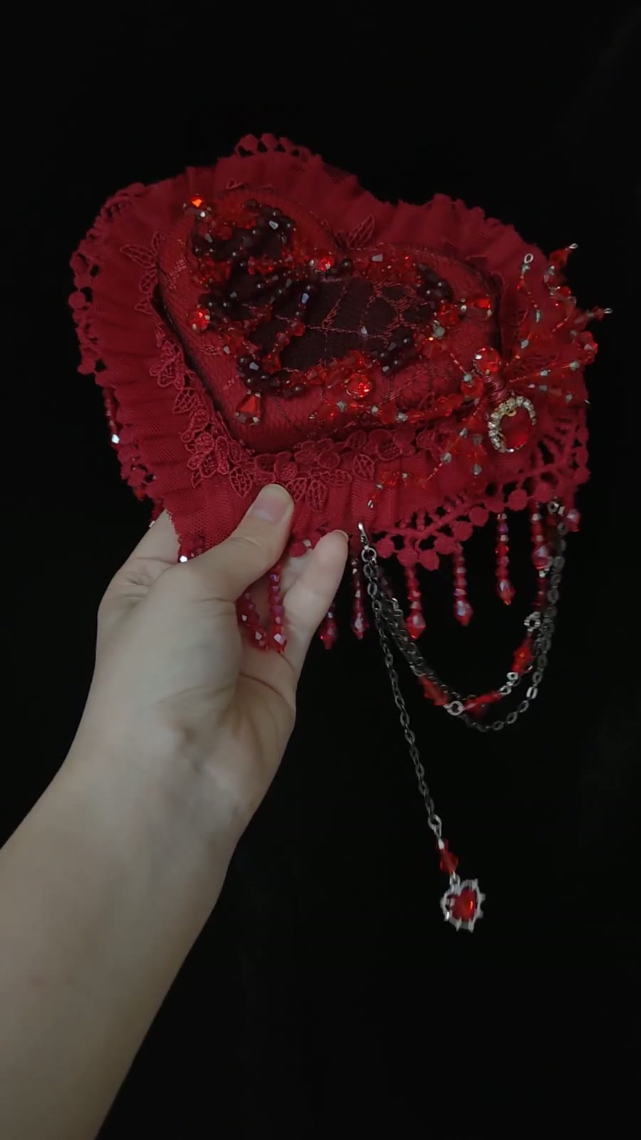 Gotische Rode Ruby Spinnenweb Hart Fascinator