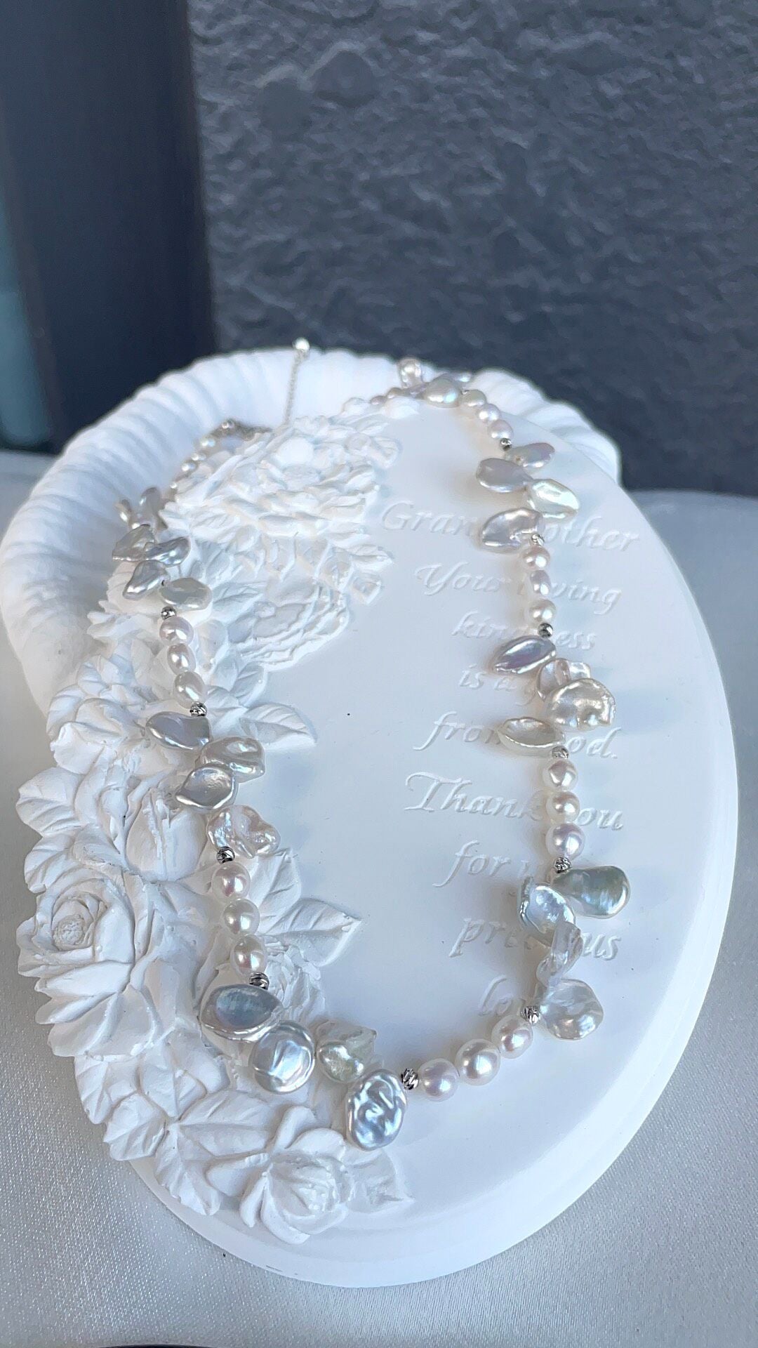 Silverblått barockpärlhalsband