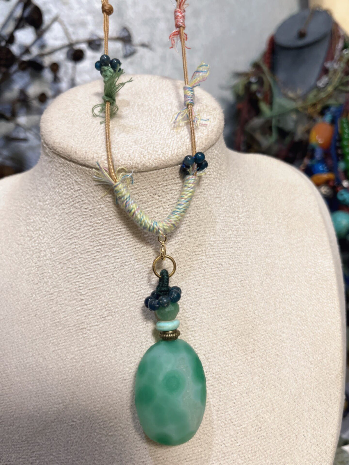 Handcrafted Flower Eye Agate Pendant Necklace