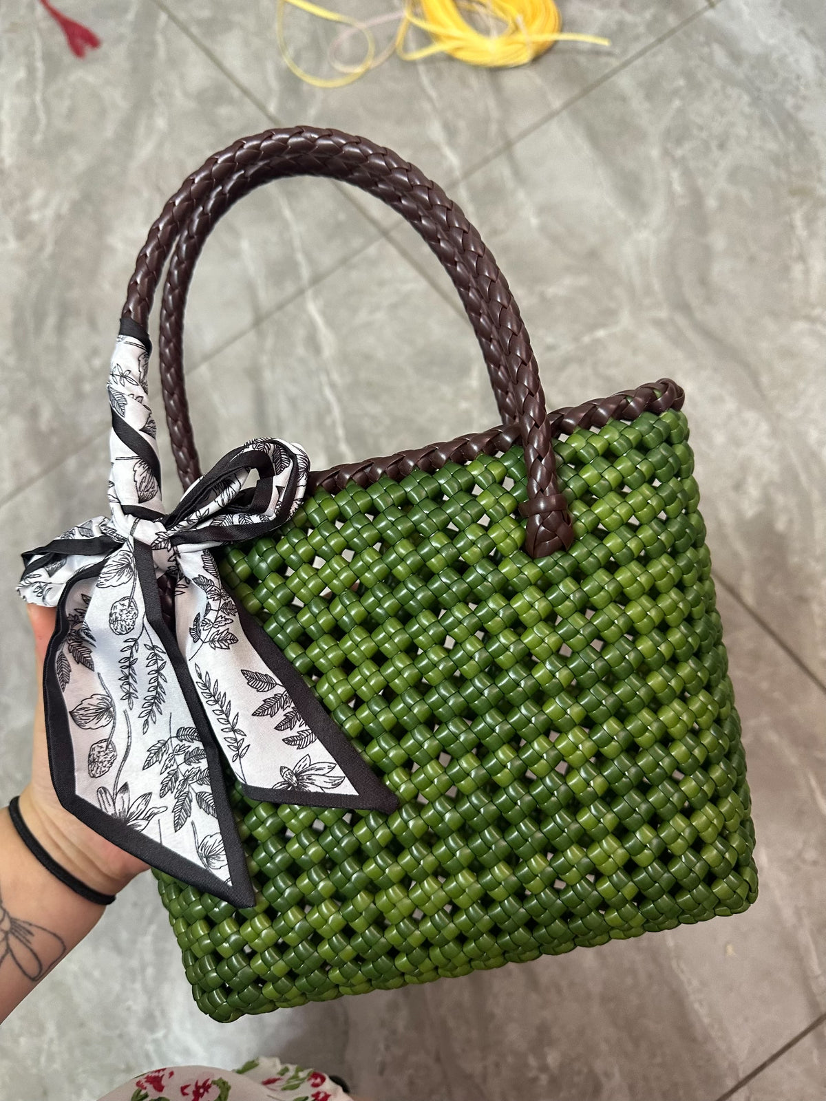 Geweven kralen totebag met groene gradiënt