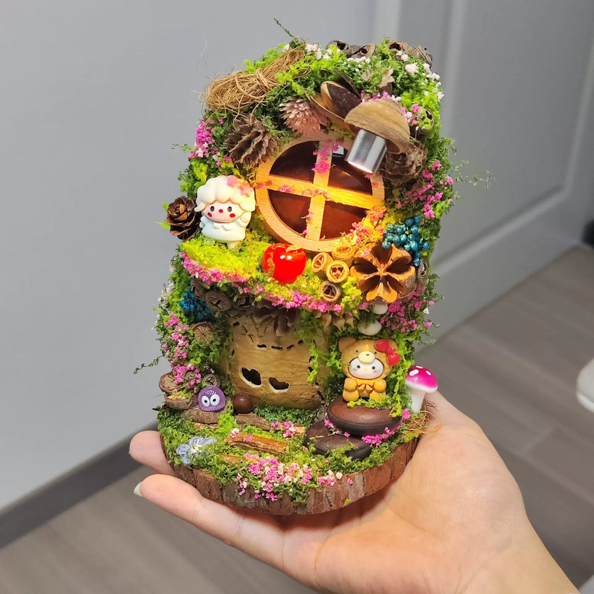 Adorno de miniatura de bosque con luz y vaina de entada hecho a mano