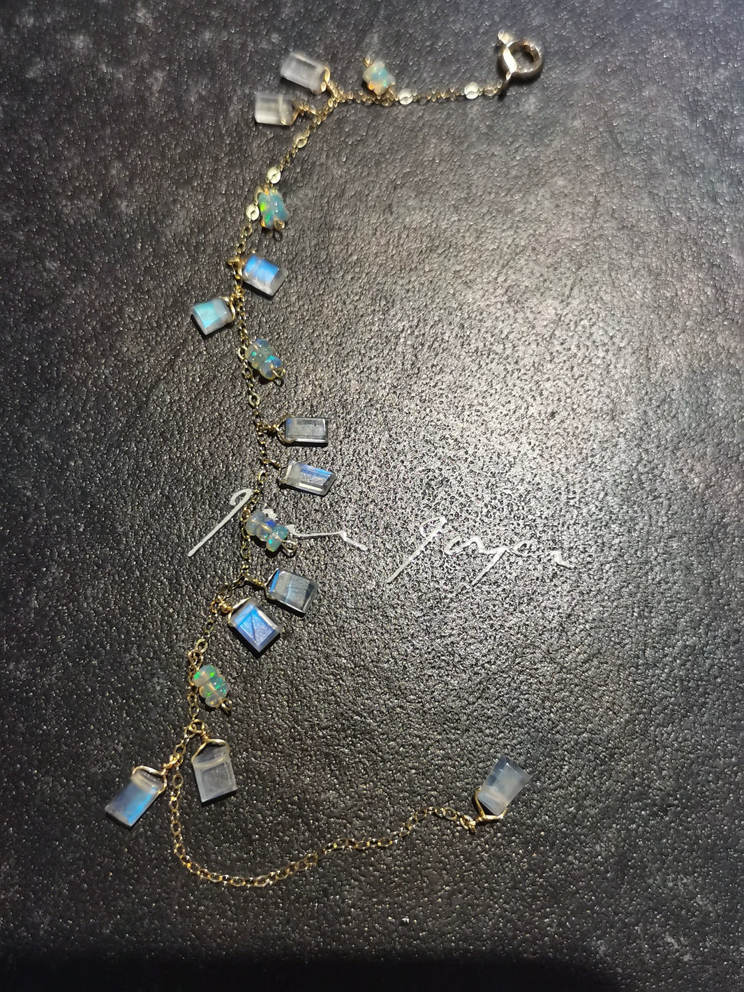 679698793118 - Image 1