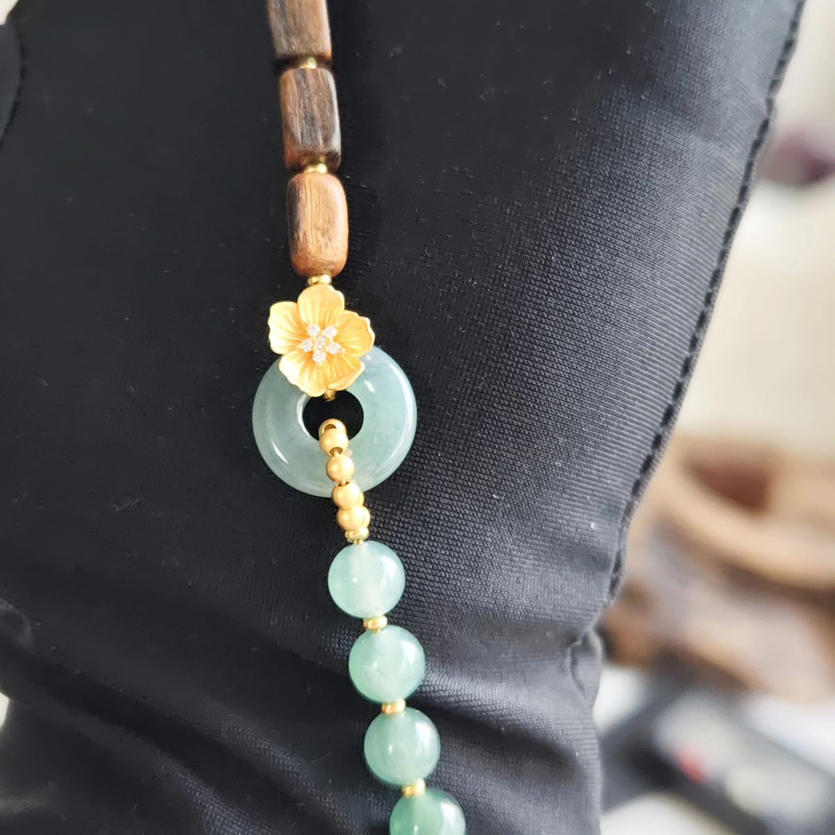 Bracelet Boucle de Paix en Jadeite d'Eau Bleue