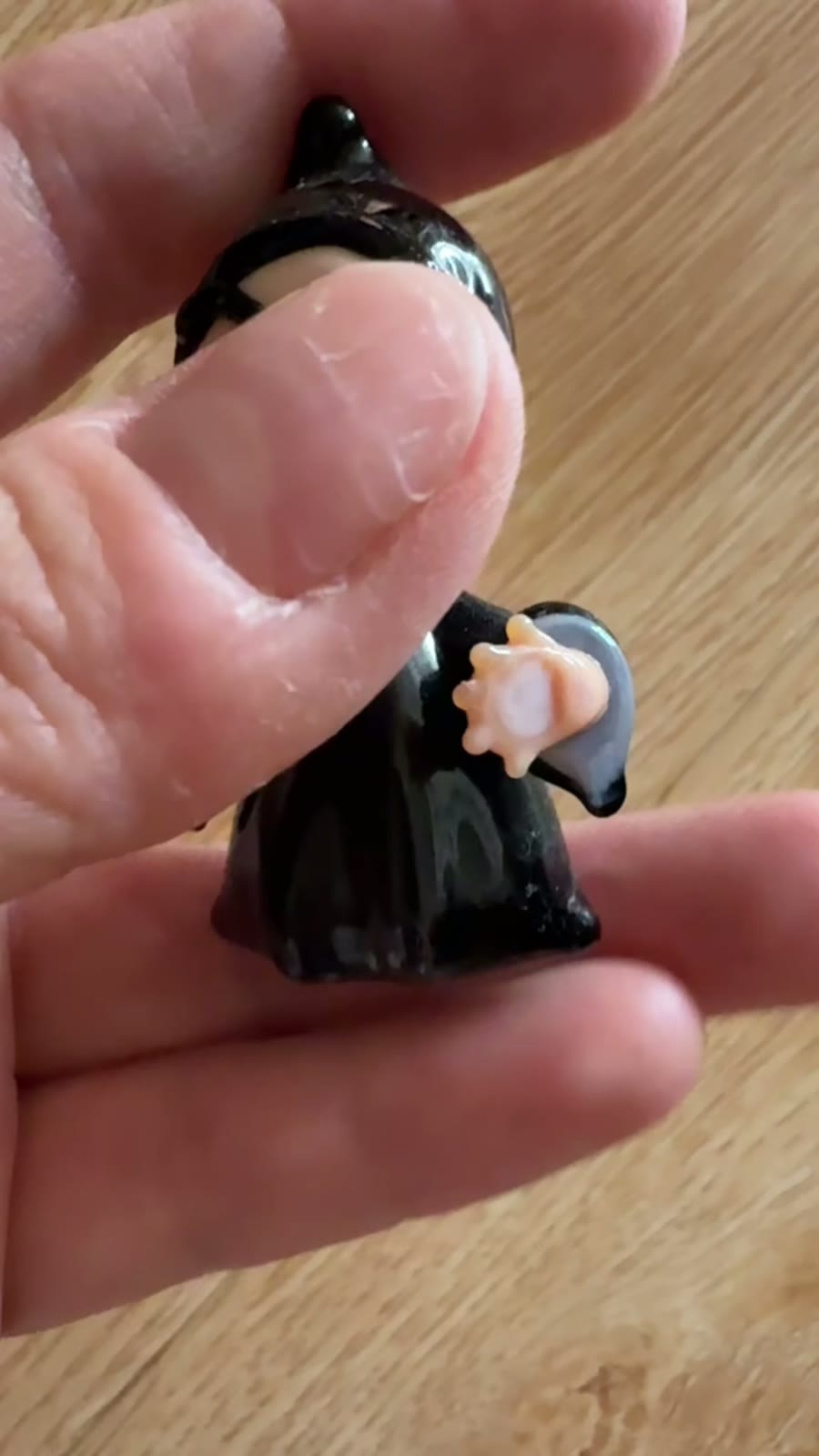 Handgemaakt Liuli glas heksfiguur met rode appel