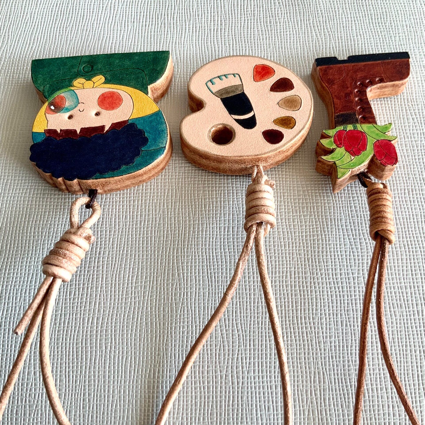Italian Vegetable-Tanned Leather Double-Layer Hand-Carved Pendant Set