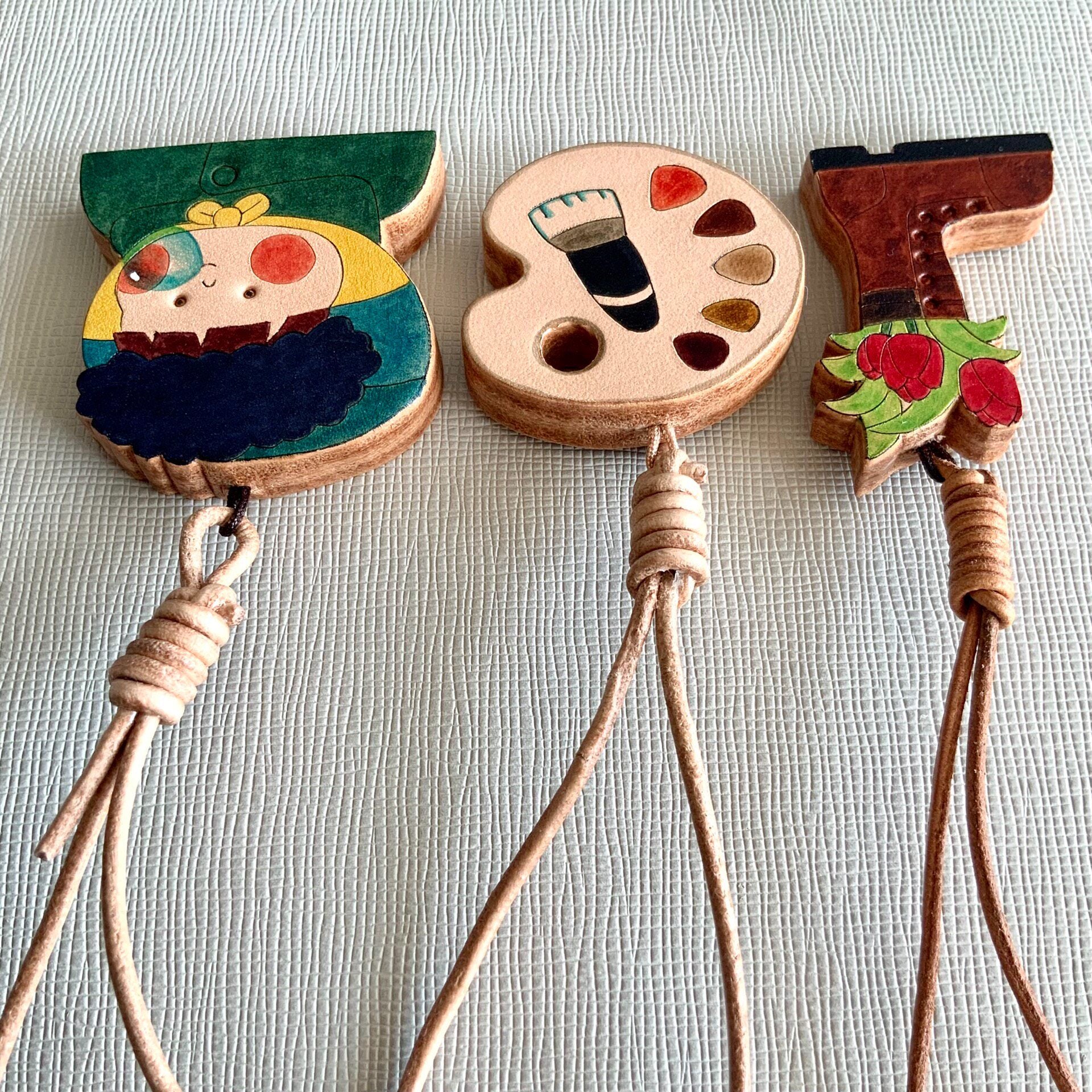 Italian Vegetable-Tanned Leather Double-Layer Hand-Carved Pendant Set