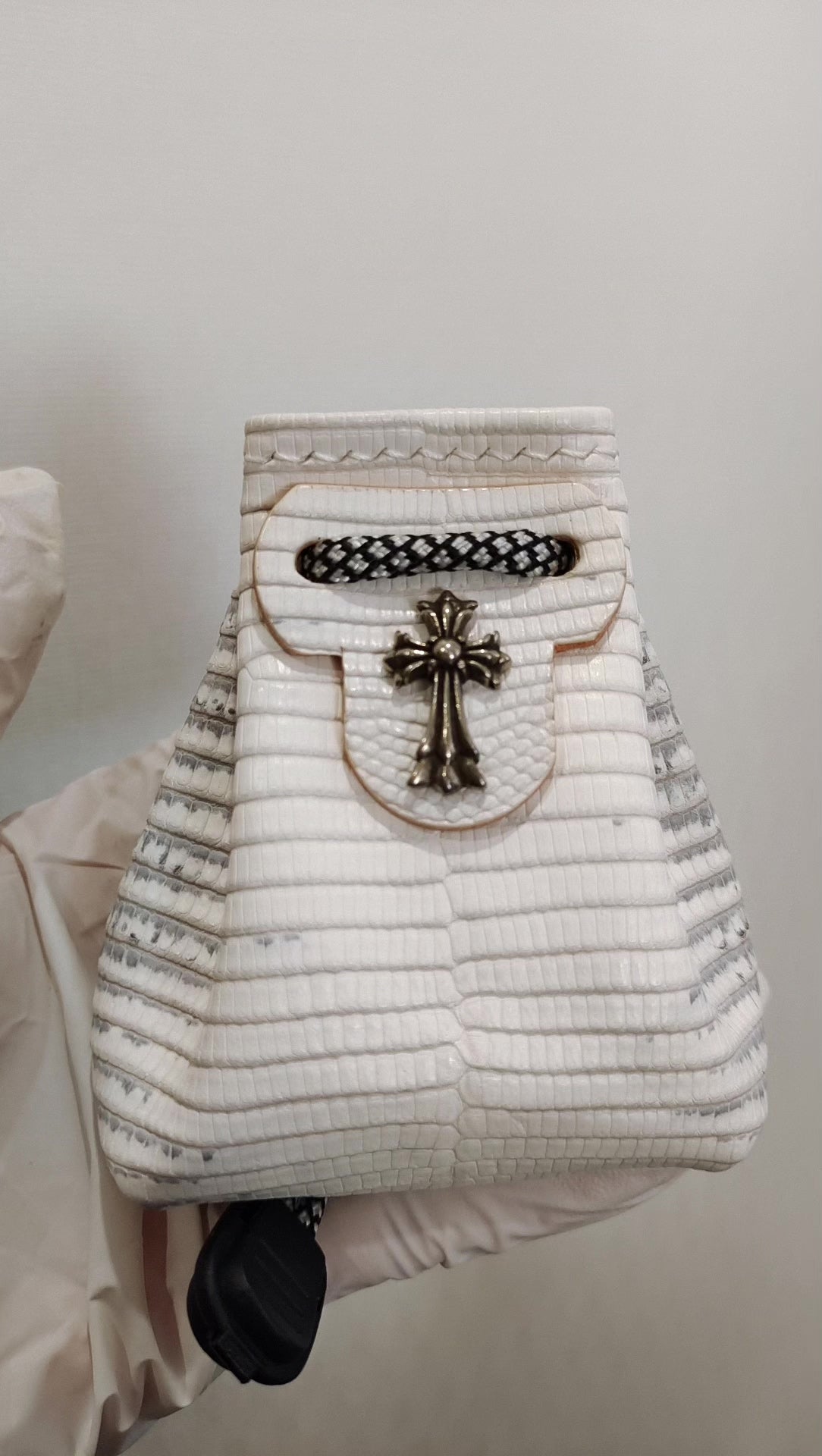 Bolsa de Moedas em Couro de Lagarto Feita à Mão