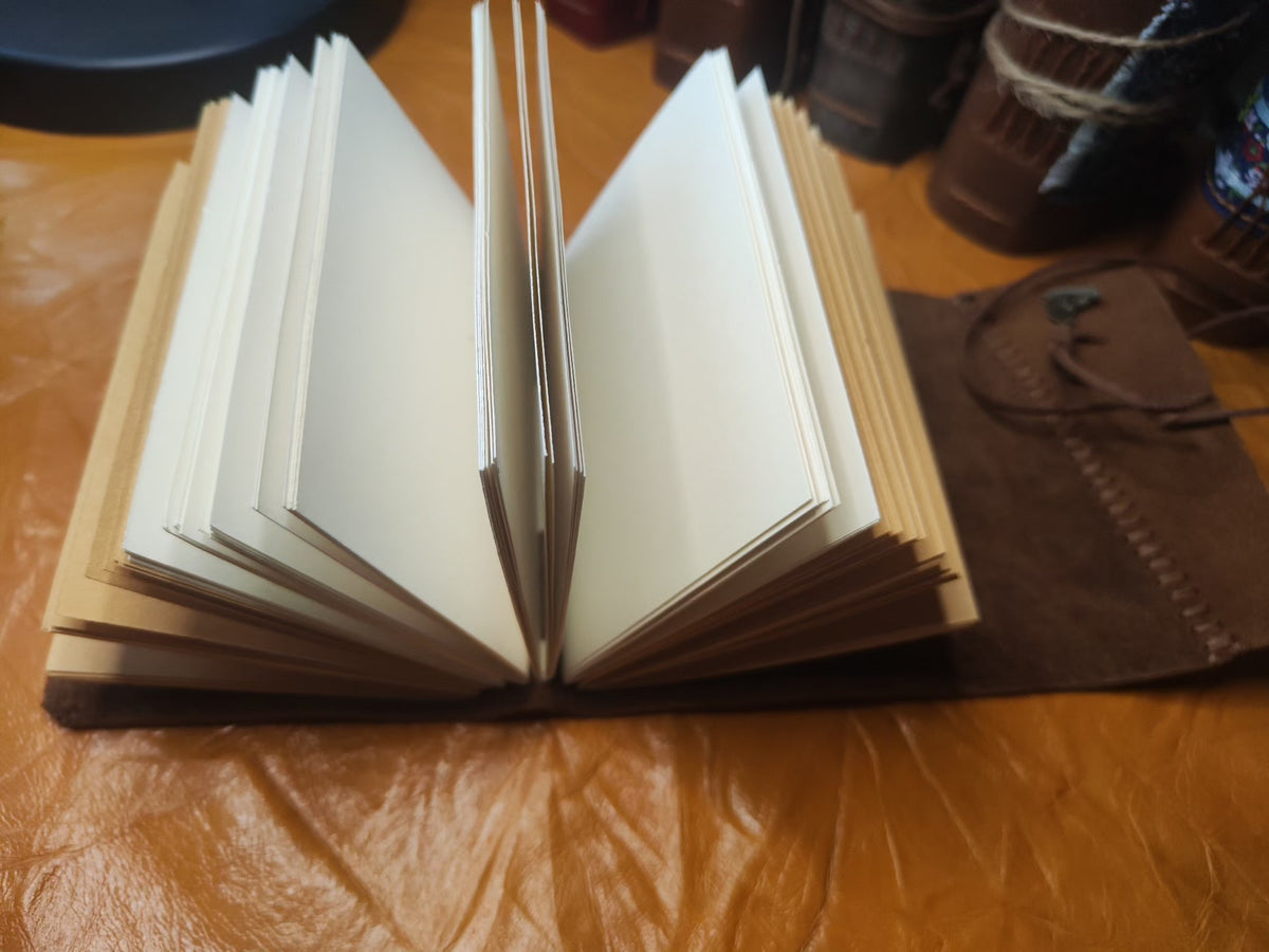 Handgefertigtes Notizbuch aus Vollnarbenleder