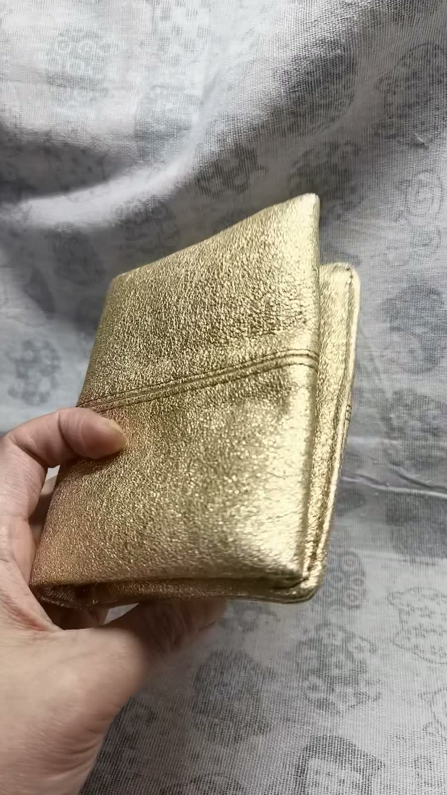 Copertina per agenda ad anelli M5 in pelle di montone oro metallico