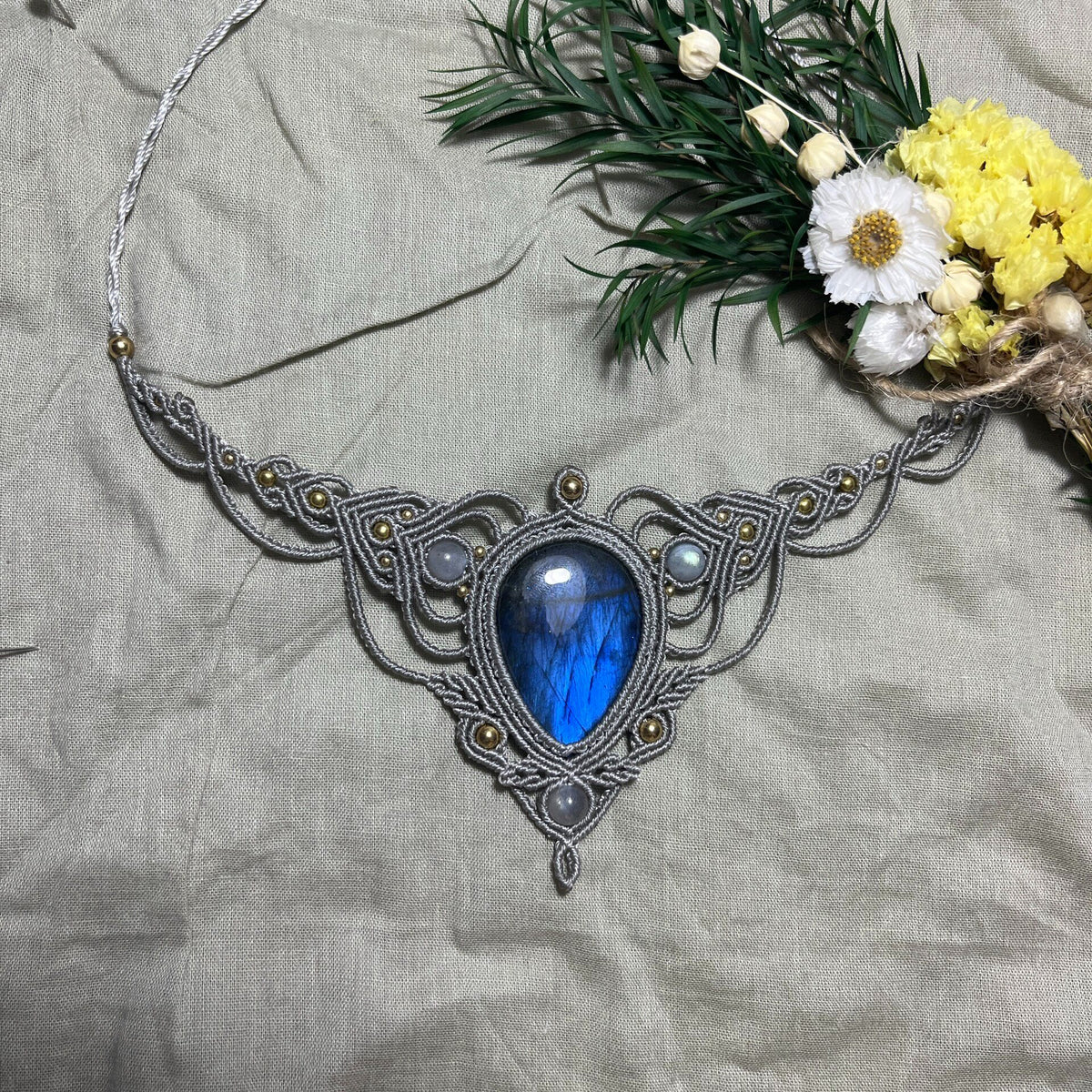 Macrame Choker Necklace with Labradorite Gemstone