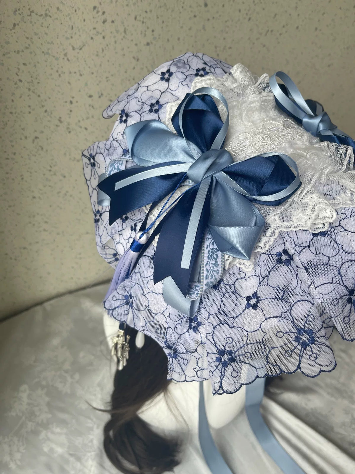 Bonnet Lolita de Renda Azul e Branco