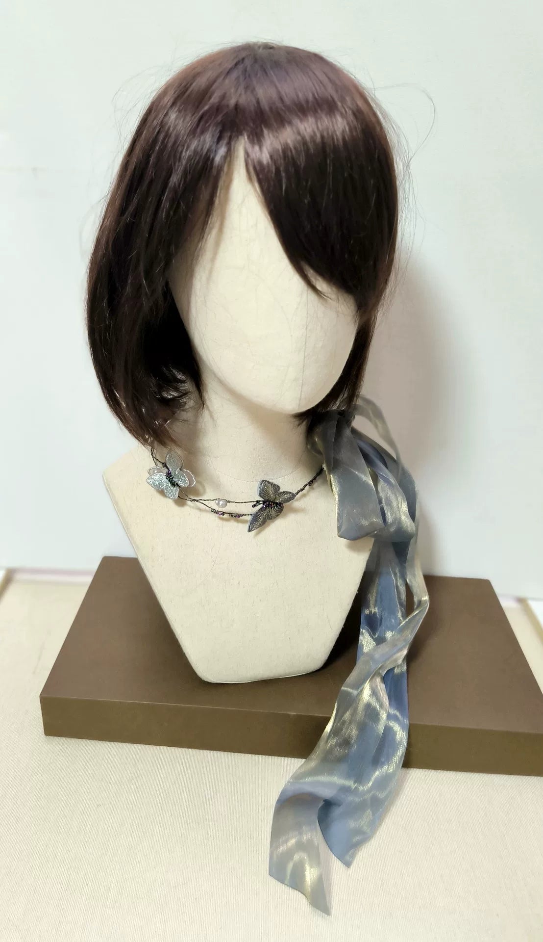 Serre-tête et collier papillon brodé, cristaux et perles