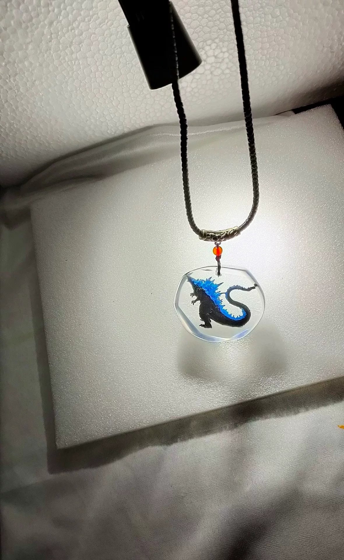 Collana in Resina Godzilla Brilla al Buio