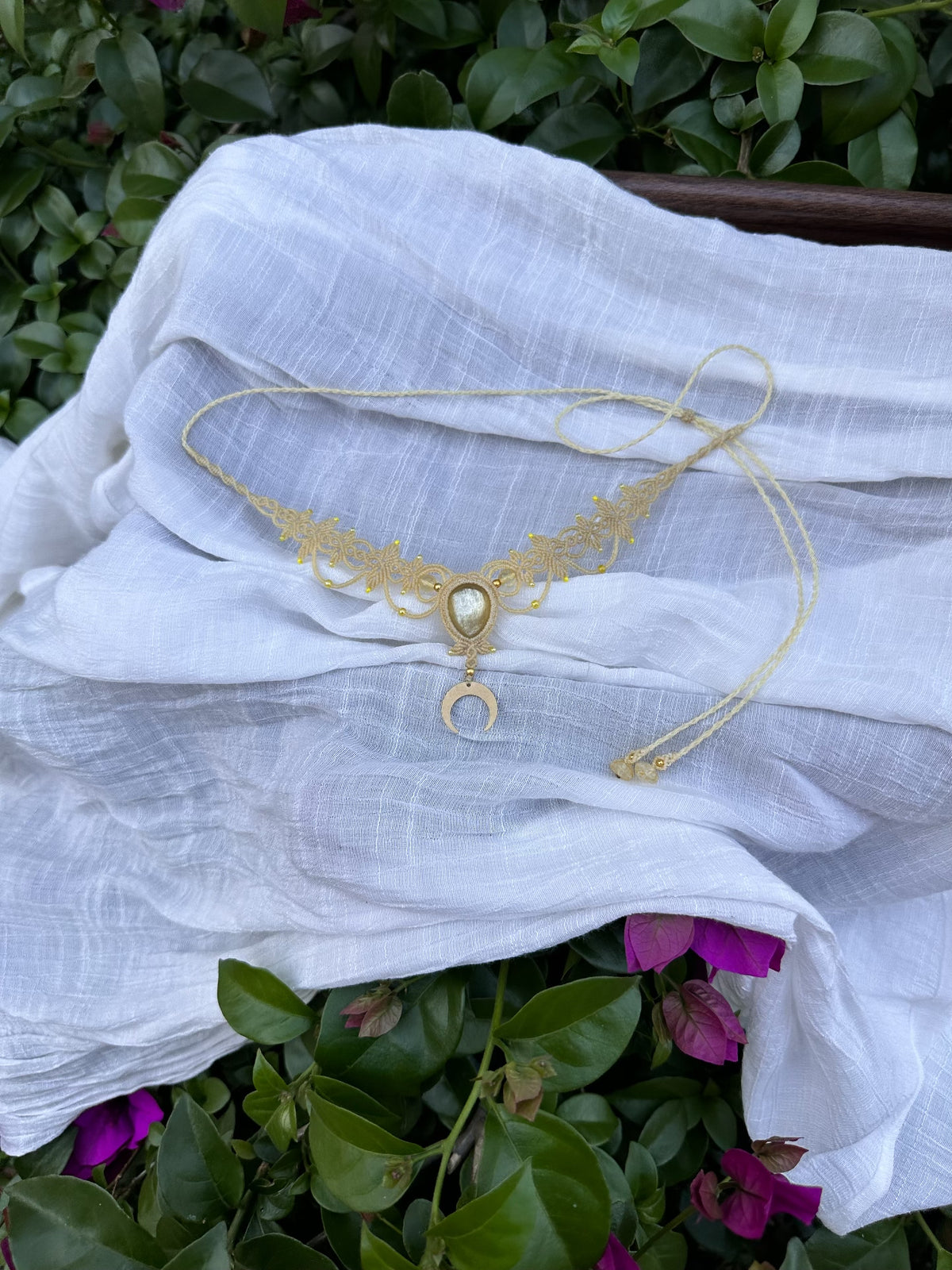 Melkgelegele Lepidoliet Macrame Chokerketting