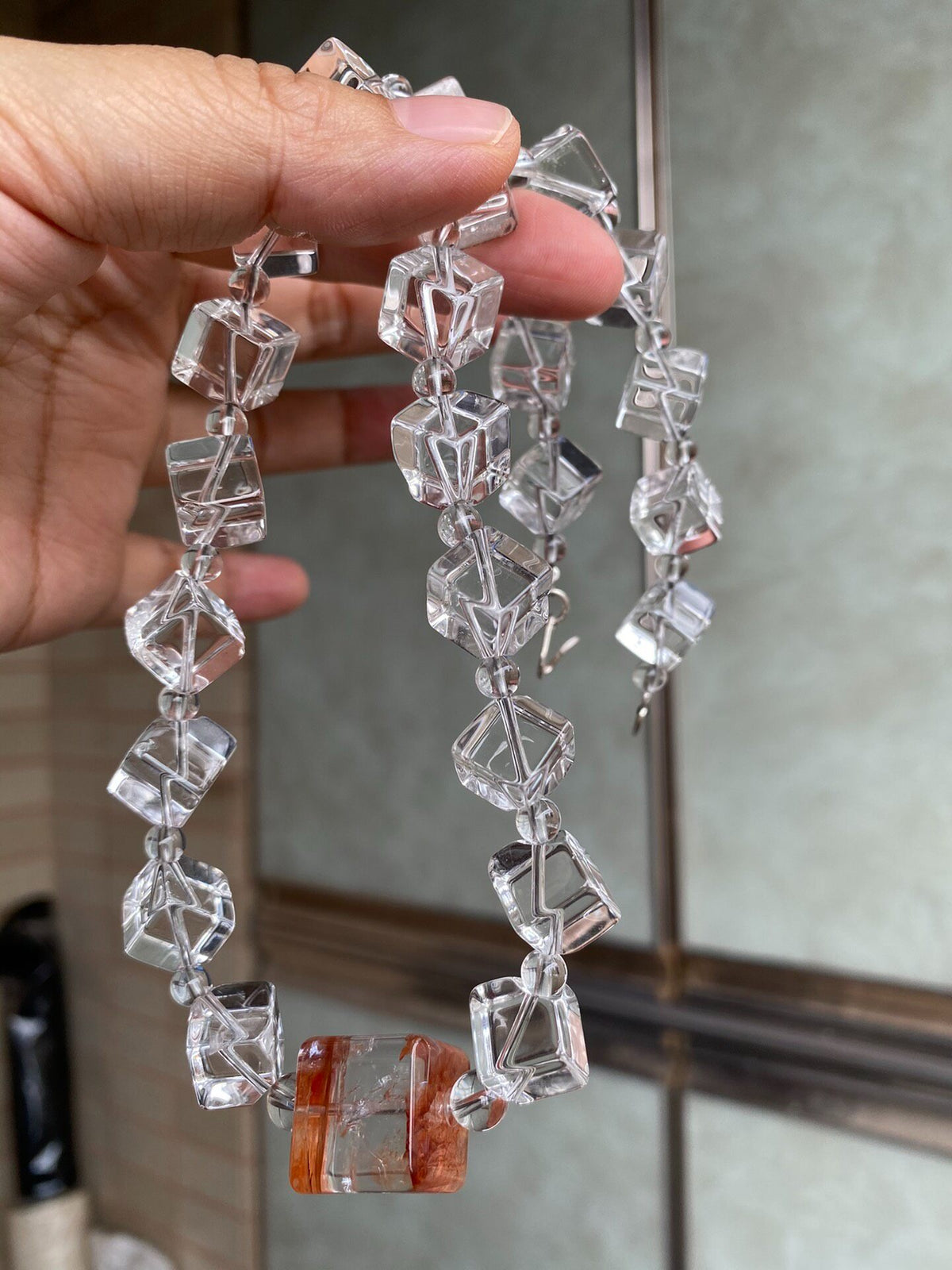 Collier de perles cubes en cristal blanc 16 mm