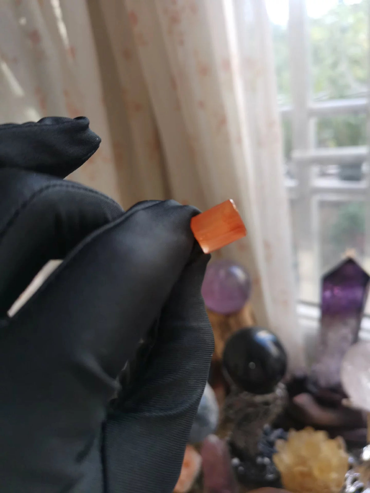 Roter Hasenquarz-Anhänger mit 18K Gold-Öse