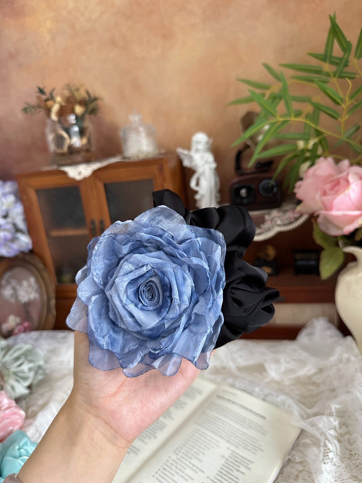 Coletero de rosa de tela hecho a mano