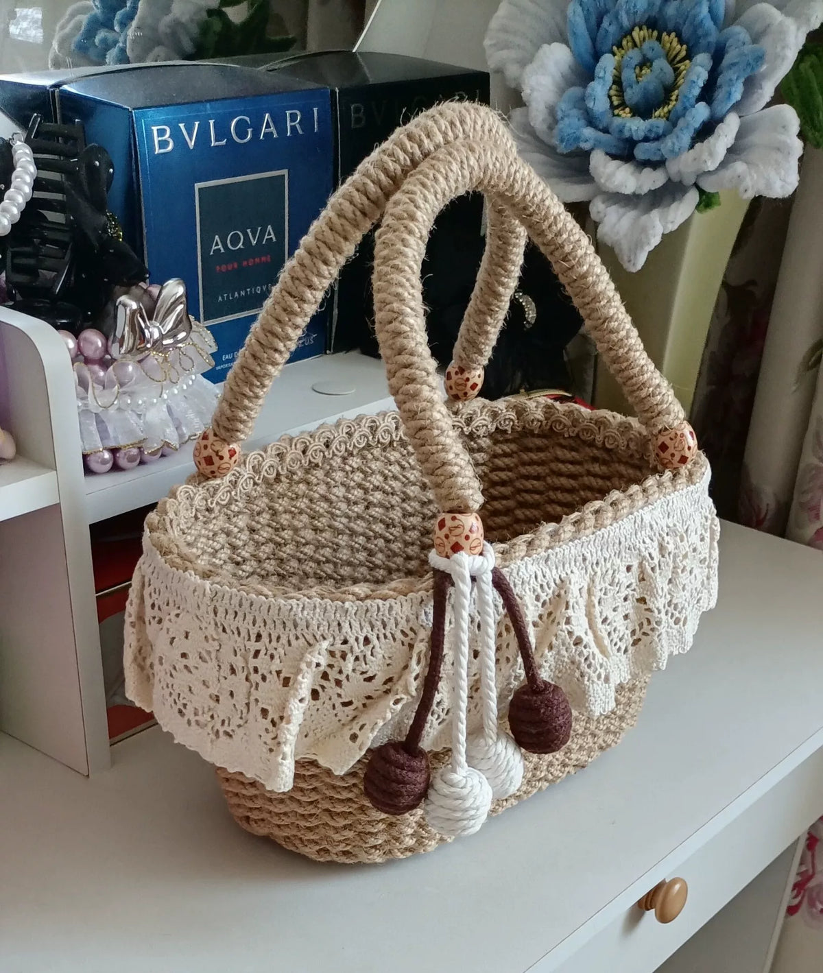 Handgewebte Hanfseil-Tasche mit Spitzenbesatz