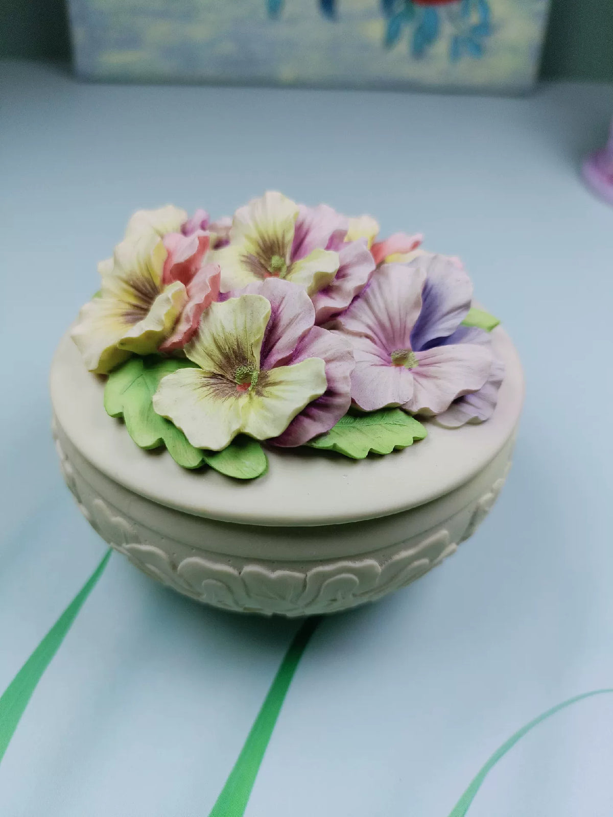 Round Off White Lidded Jar 8.6 cm