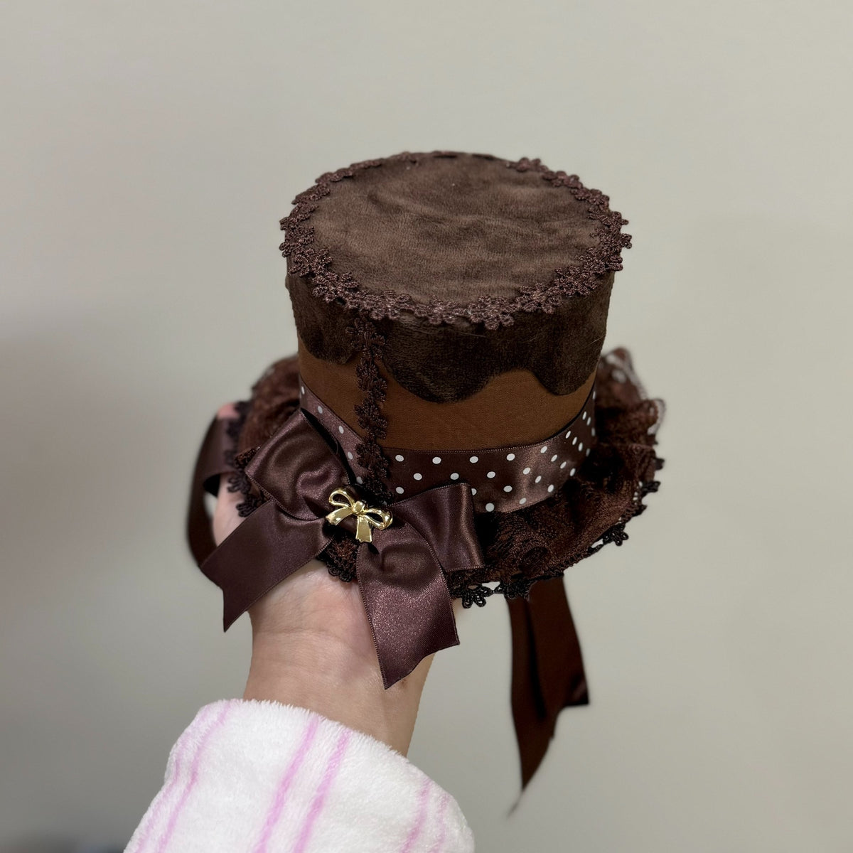 Miniature Top Hat with White Lace Trim